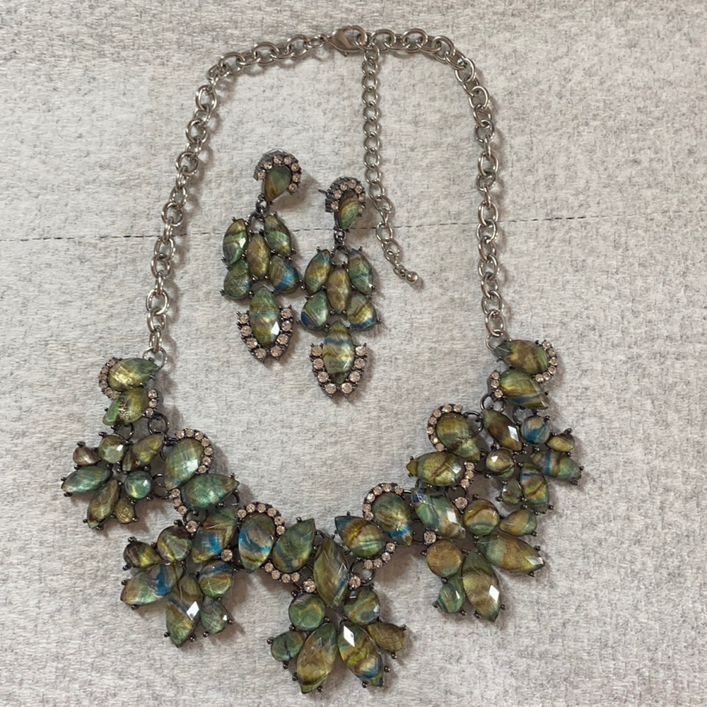 Necklace and earring set